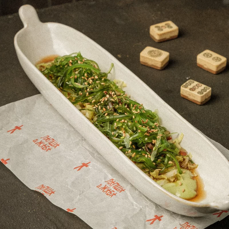 Заказать Салат с айсбергом и чукой с доставкой по Екатеринбург | Вкусная доставка